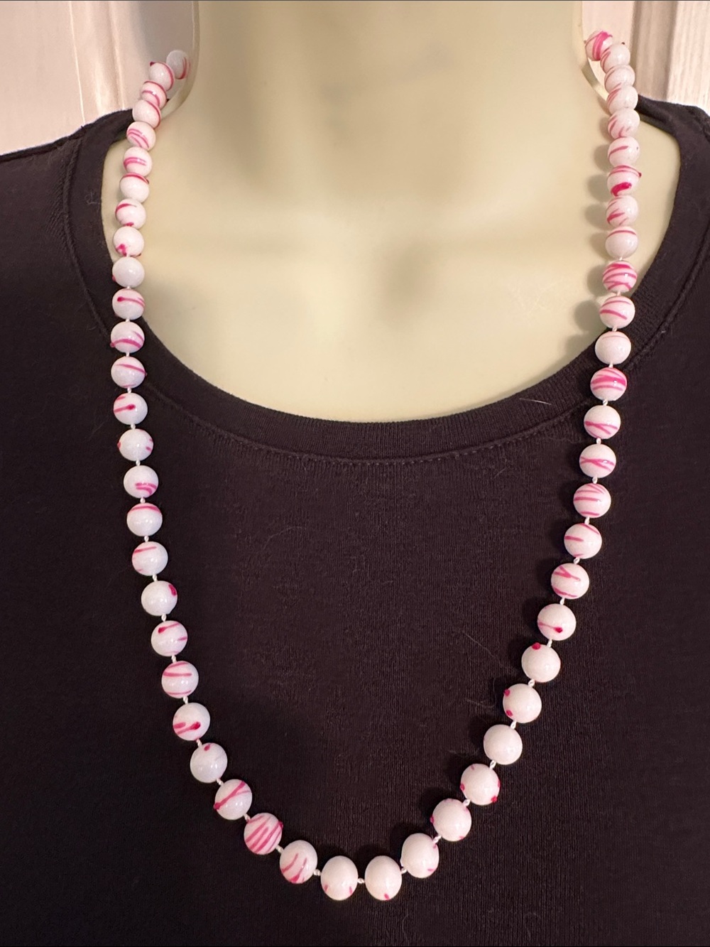 Vintage 70s/80s Pink Striped White Plastic Beaded Necklace